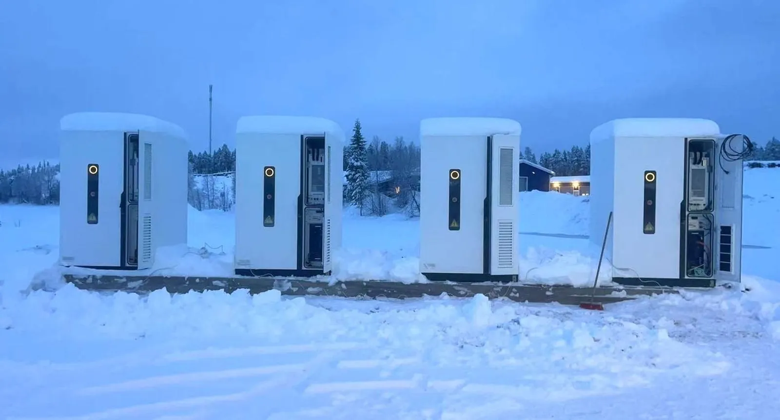 BESS cabinets operating in winter snow